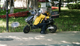 CFA持證人失業(yè)六個(gè)月只能送外賣？金融業(yè)就業(yè)門檻更高了