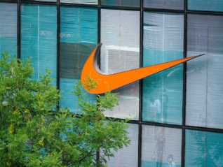 库克与耐克CEO同步增持耐克股票，股价短期提振难掩业绩承压