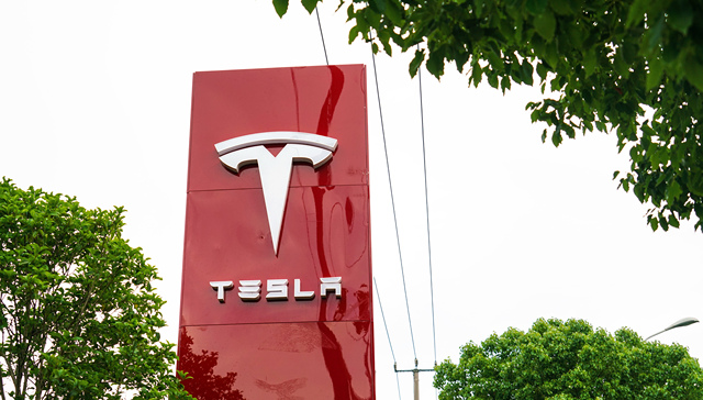 特斯拉美国工厂库存积压严重，自动驾驶被控误导消费者