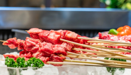 平臺(tái)制造焦慮、商家“被趕鴨子上架”，低價(jià)餐飲誰(shuí)吃到紅利了？