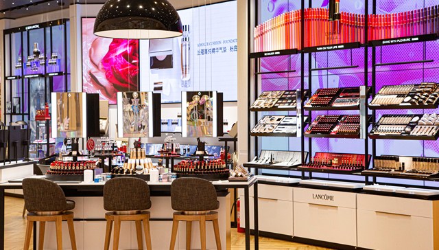 美妆巨头失守中国战场，高端牌不灵了？