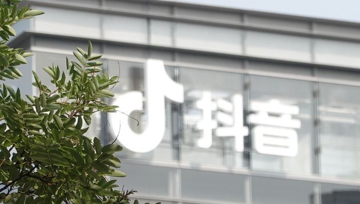 抖音治理虚假人设账号，“假专家”赚钱没那么容易了