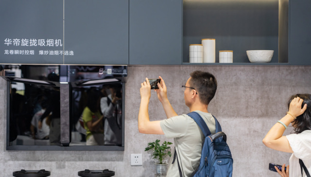 “以旧换新”政策加码，家电股掀涨停潮，行业后市有何走向？