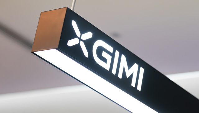 投影仪业务遇冷，极米科技能否讲好车载投影的新故事？