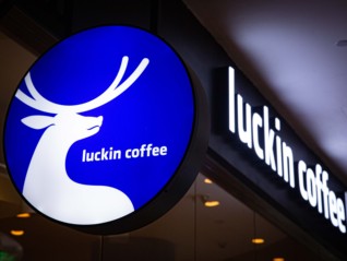 一杯15.9元！瑞幸拟推出“含酒精特调饮品”，仅限成年人购买 