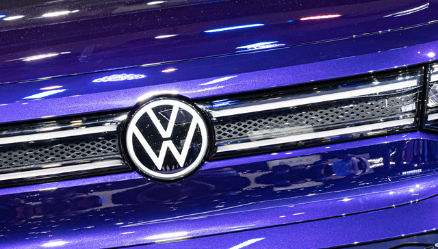 裁员关厂引发工人强烈抗议，大众或面临罢工危机