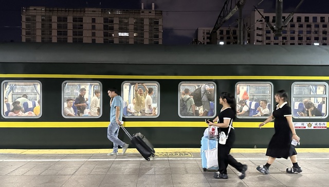 直通部委丨国庆假期跨区域人员流动量或超19亿人次 明年国企必须普遍推行末等调整和不胜任退出制度