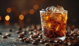 0.1元微利的“類水生意”，為何讓農(nóng)夫山泉、蜜雪冰城貼身肉搏？