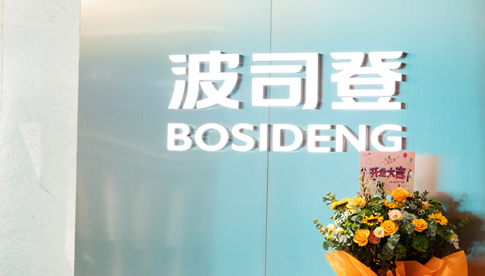 波司登在最近的这个夏天卖得挺好