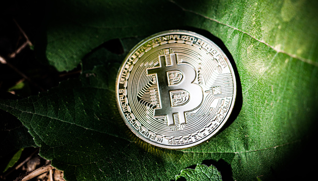 年内上涨150%，比特币是如何站上10万美元的？