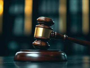 这家银行大额股权首拍遇冷，前十大股东半数存在股权质押