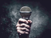 罗振宇们的跨年演讲，成了“黄金广告位”