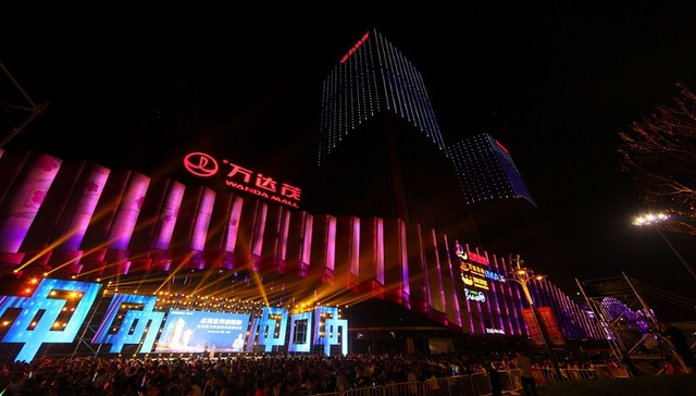 南京万达茂璀璨亮灯，古今交汇闪耀金陵