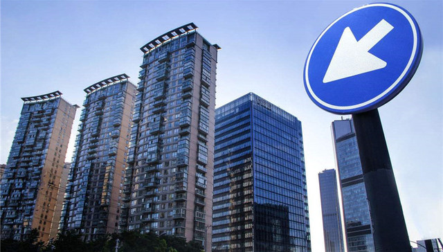 直击成都新政后首个预售楼盘：交资料的还没现场保安多