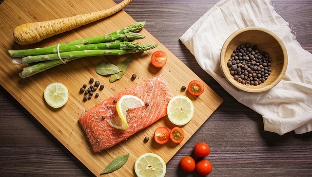 健康知多点 | 吃三文鱼会感染寄生虫吗？如何防止“病从口入”？