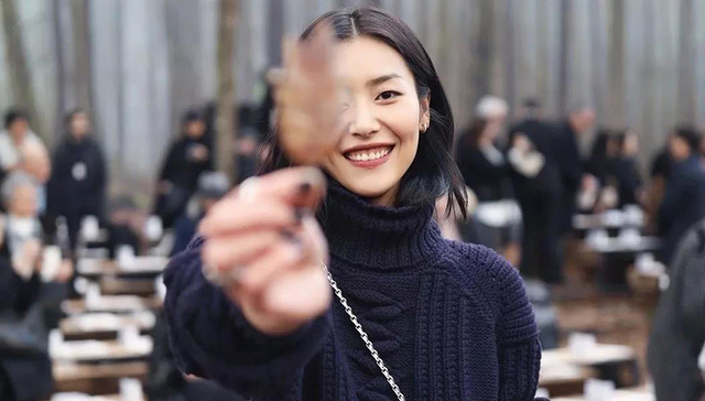 明星们那么会拍照 原来全靠这五个小动作