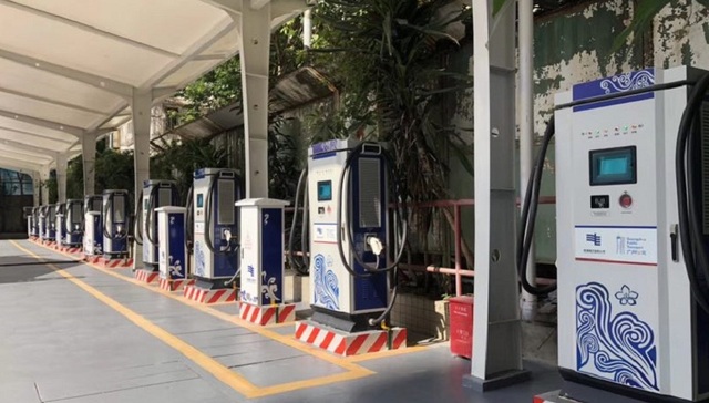 广州首个路边纯电动公交充电站正式运营