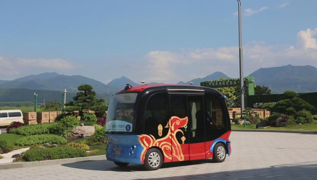 全球首款量产无人车亮相碧桂园潼湖科技小镇