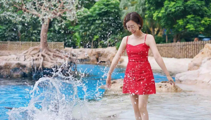 夏天穿上红裙子去艳压群芳吧