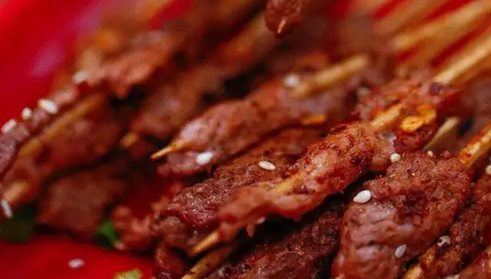 昭通小牛肉傣味五花肉碳烤包浆豆腐 广州街头的云南夜晚