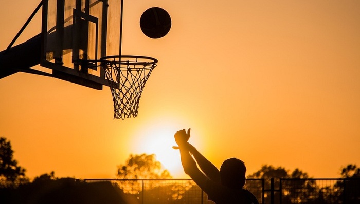 林书豪现身广州 助力广州城市体育故事会