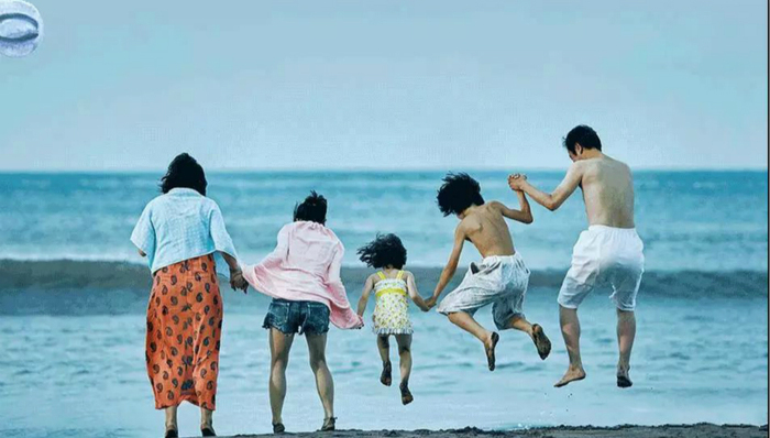 《小偷家族》陪跑三次终获奖 大家到底爱是枝裕和什么？