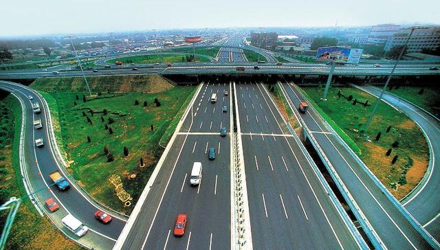 交通部酝酿收费公路新规 试点取消高速公路省界收费站