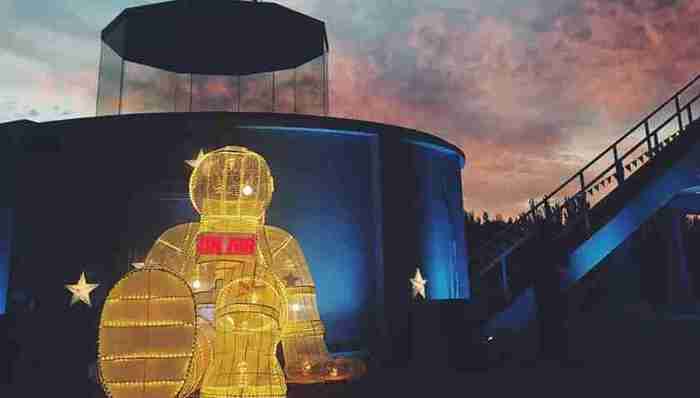 躲进音乐里，做一场去外太空旅行的梦