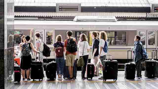 东莞东火车站暑运正式结束 安全发送旅客近108万人次