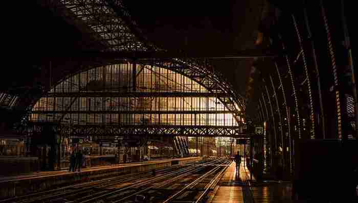 国庆黄金周火车票已开售 粤东粤西方向动车票被“秒抢”