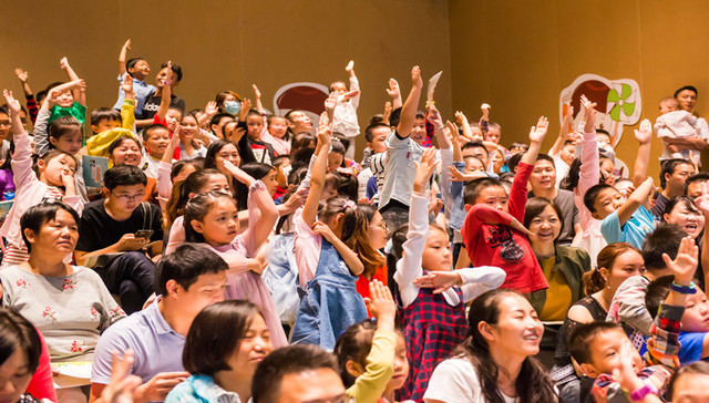 金和社区携重万教育营地  开展七大关爱礼包发放仪式