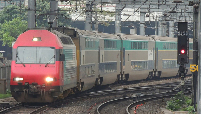 广铁送客超230万创历史新高 当天加开列车103趟