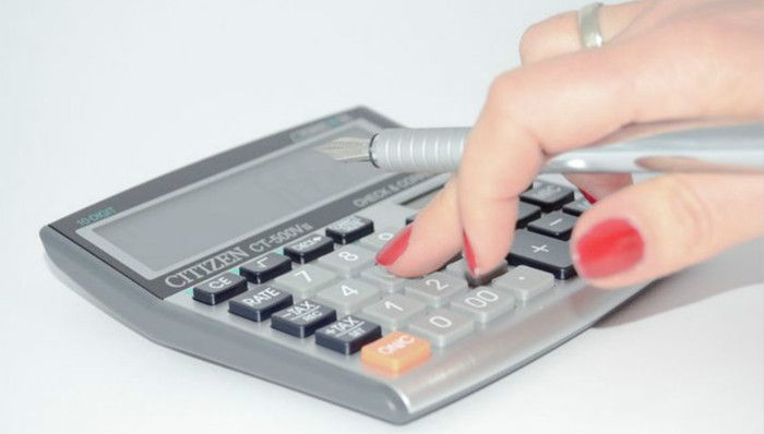 广东职工“喜尝”个税改革红利 月薪一两万元减税逾50%