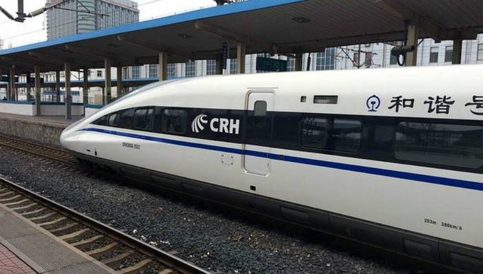 治理火车霸座，现有法规够用吗？