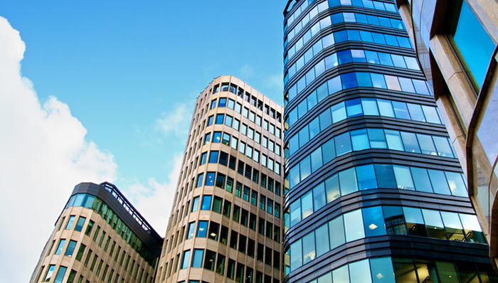 需要坚持“坚决遏制房价上涨”的目标