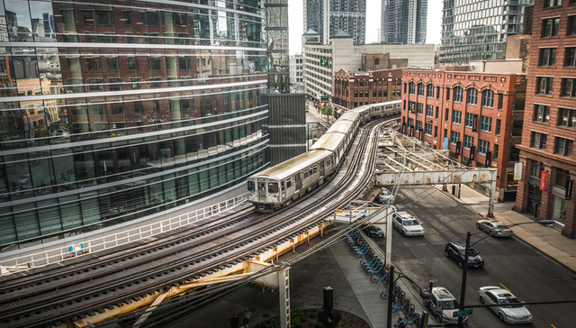 西安部分车位贵过房价 任性涨价亟待监管