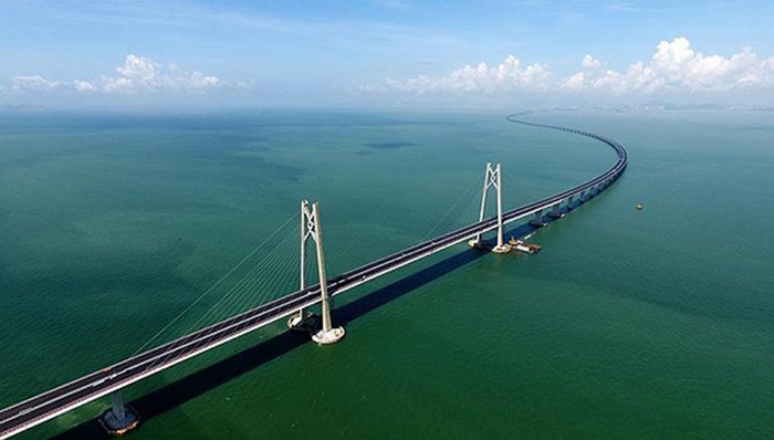 拱北海关办结首单通行港珠澳大桥内地籍车辆备案