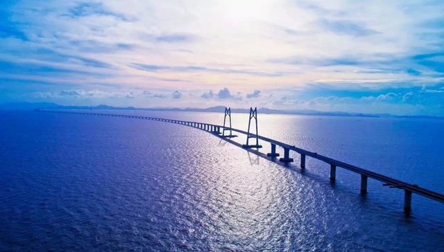 港珠澳大桥开通，深中通道加速，世界级大湾区呼之欲出