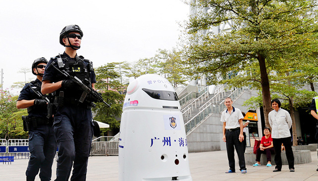 C位广州出更，这位警用机器人萌到你了吗？