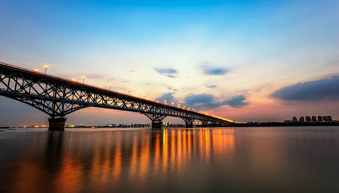 长江大桥通车后，二手房价格就会涨？