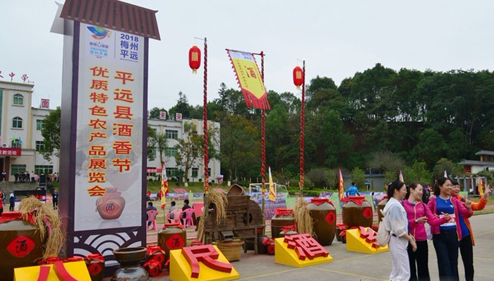 梅州乡村旅游人气旺，八尺美酒引青睐