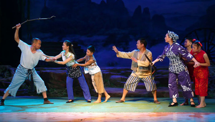 梅州市丰顺县开展新时代文明实践活动，“红色文艺轻骑兵”下乡进村