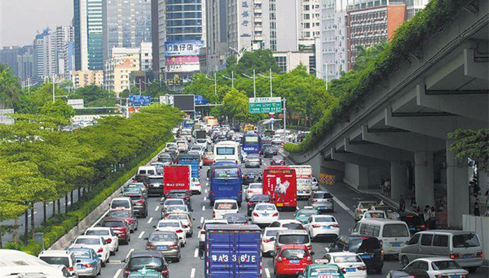 广州出租车拟禁止上下班高峰期交接班，司机从业年龄放宽