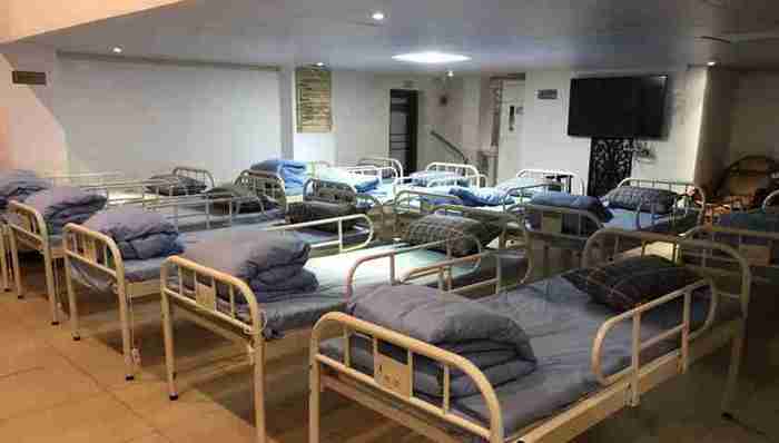 寒潮南下，广州华乐街防寒应急庇护站24小时轮值提供服务