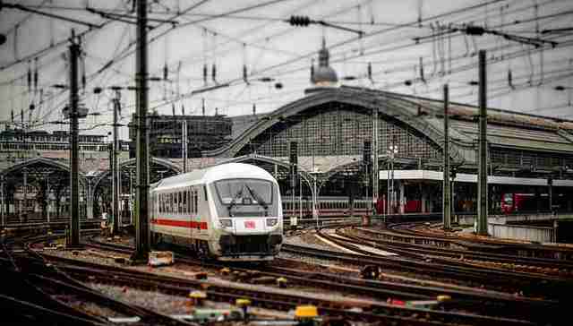 广铁元旦小长假计划加开列车35对，其中高铁31对