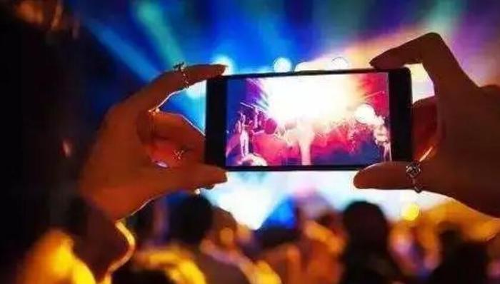 抖音推出首款视频社交产品多闪，否认做IM与微信竞争