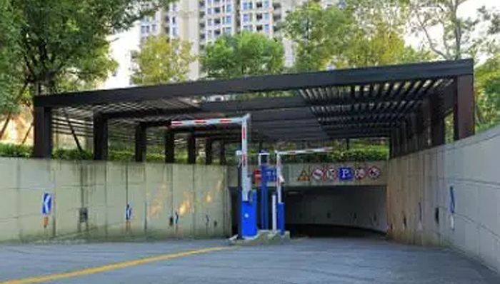 广州车位均价45.8万/个，不买只租？已有人被堵车库出口