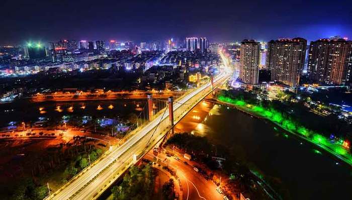 积极融入粤港澳大湾区建设，全力打造“魅力湾区、创新港城”