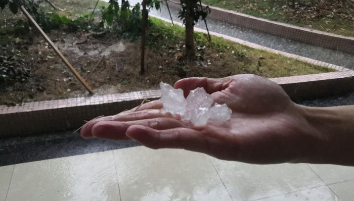 突发强对流天气，广州部分地区下冰雹了