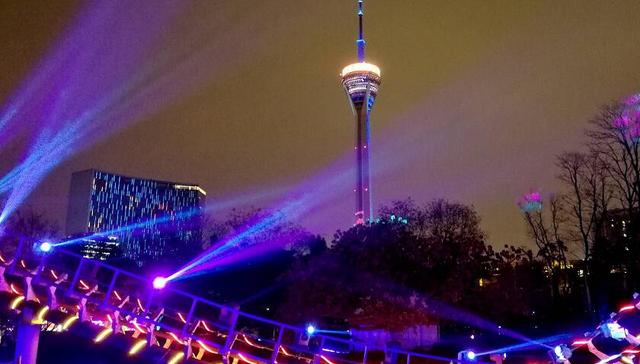 5G+直播全程全景赏烟花，元宵夜“花”开高塔成都最美